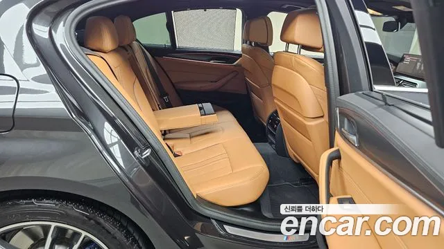 BMW 5-Series — Фото автомобиля 10