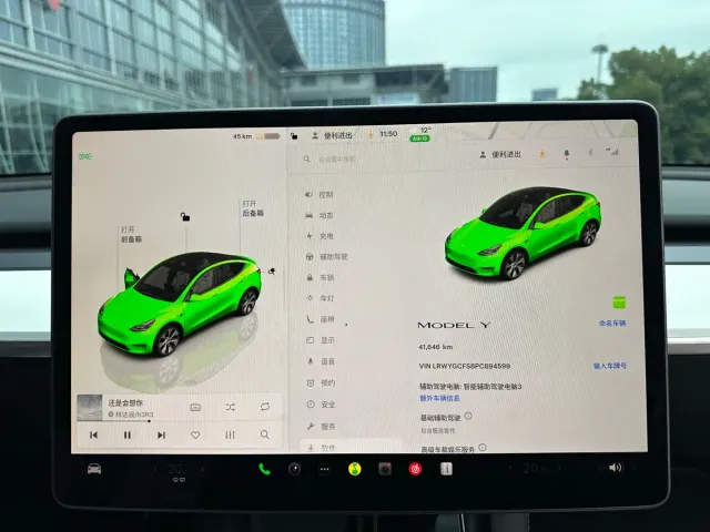 Tesla Model Y — Фото автомобиля 11