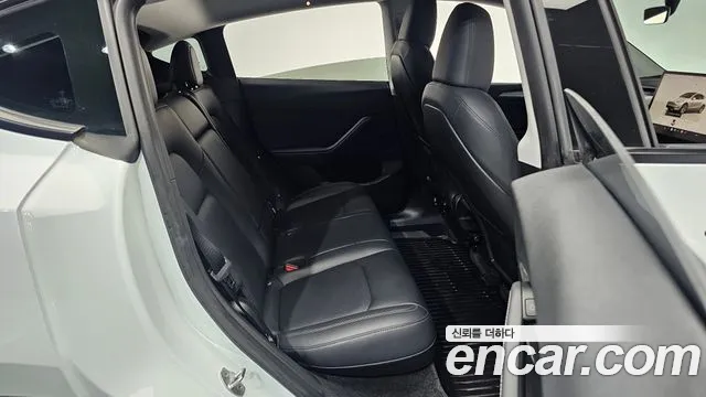 Tesla Model Y — Фото автомобиля 17