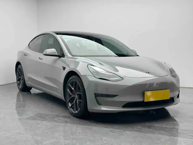 Tesla Model 3 — Фото автомобиля 3