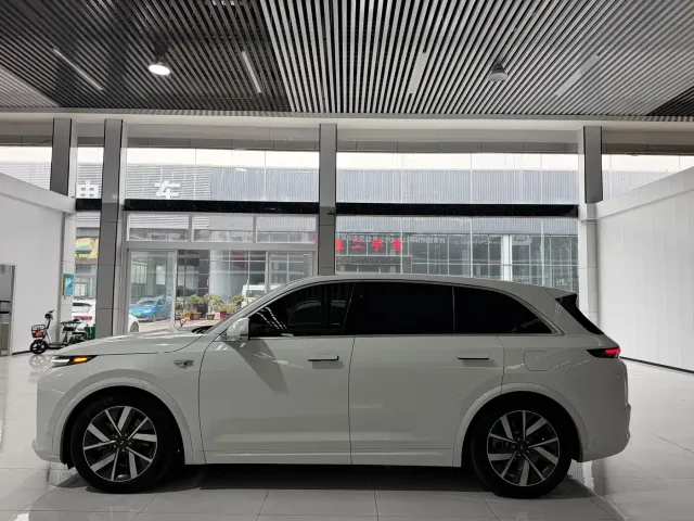 Li Auto L7 — Фото автомобиля 3