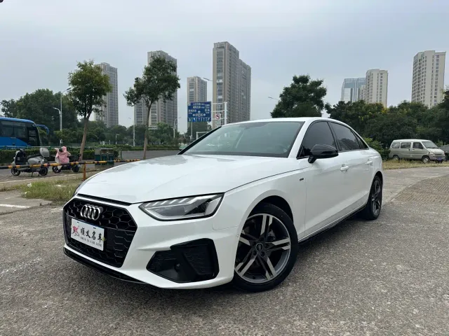 Фотография автомобиля — Audi A4L