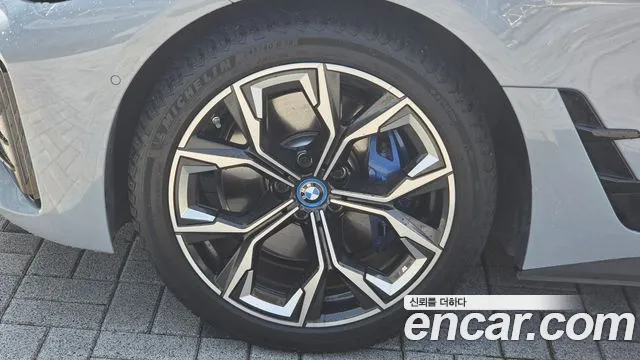 BMW i4 — Фото автомобиля 6