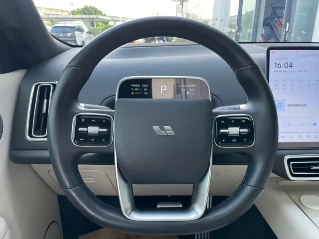 Li Auto L9 — Фото автомобиля 13