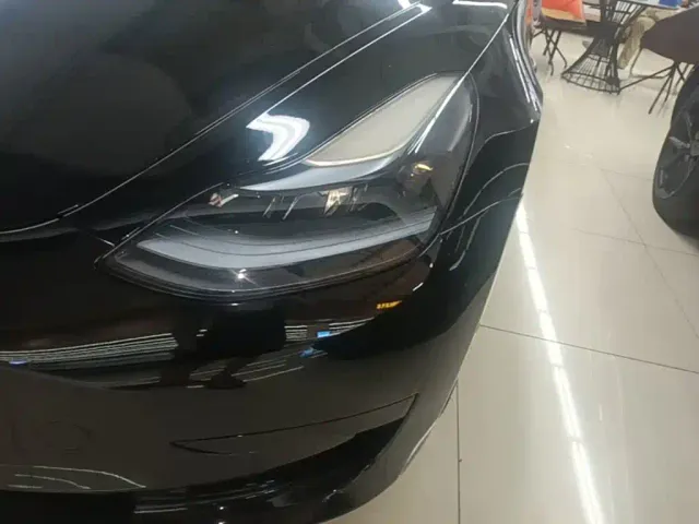 Tesla Model 3 — Фото автомобиля 23