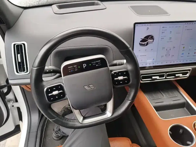 Li Auto L7 — Фото автомобиля 10