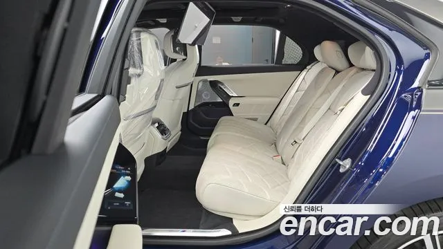 BMW 7-Series — Фото автомобиля 12
