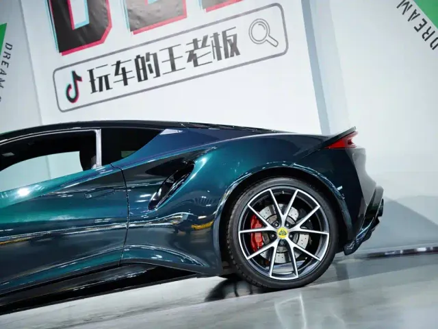 Lotus Emira — Фото автомобиля 9