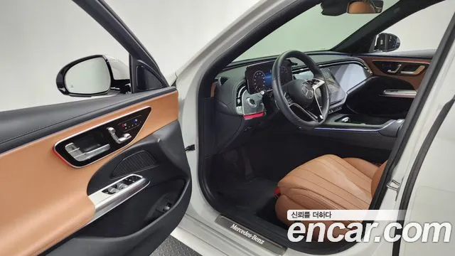 Mercedes-Benz E-Class — Фото автомобиля 3