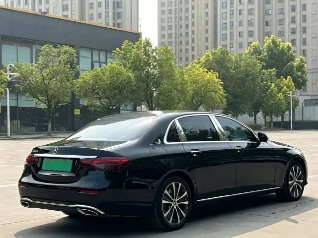 Mercedes-Benz E-Class — Фото автомобиля 19
