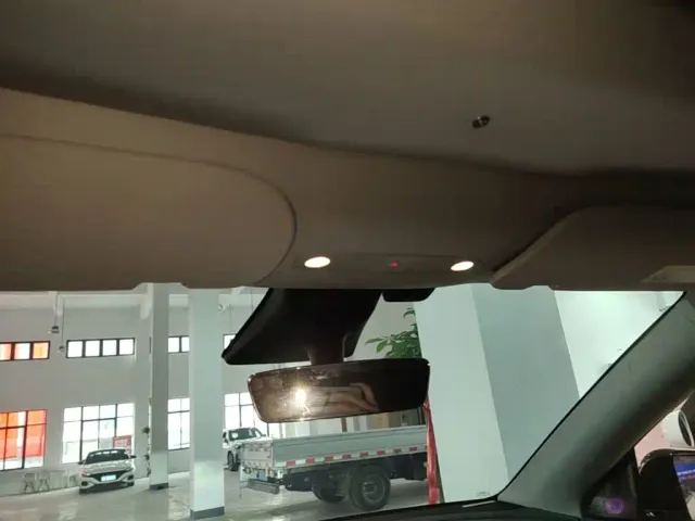 Tesla Model Y — Фото автомобиля 17