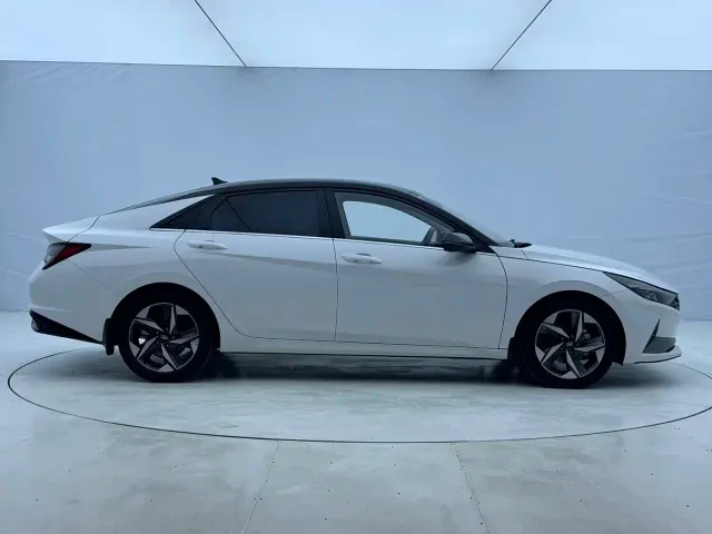 Hyundai Elantra — Фото автомобиля 9