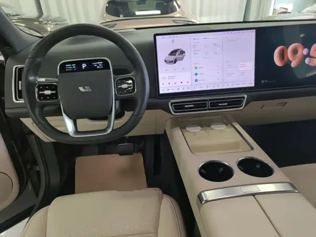 Li Auto L8 — Фото автомобиля 9