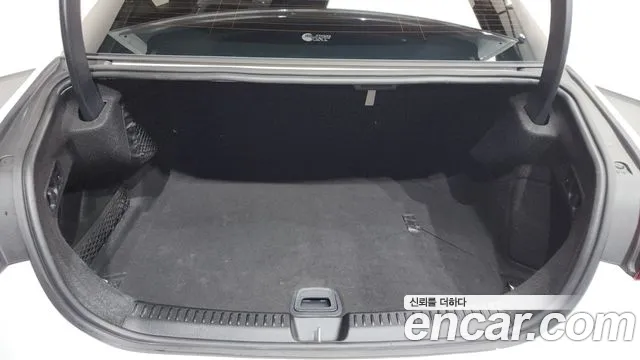 Mercedes-Benz E-Class — Фото автомобиля 17