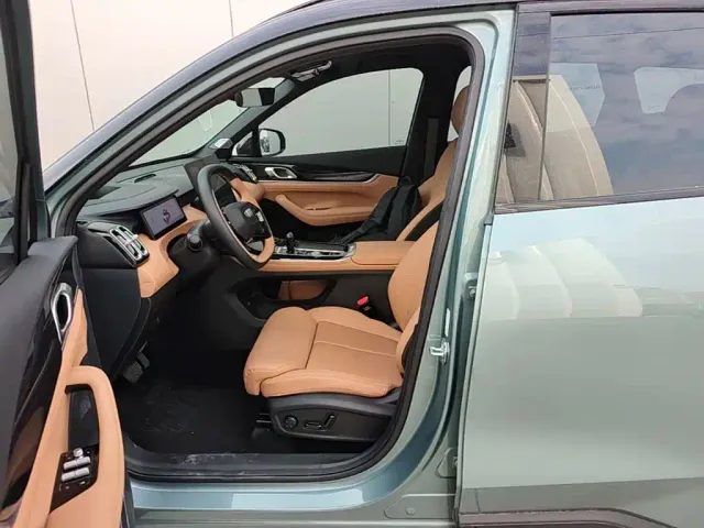 Geely Boyue L — Фото автомобиля 10