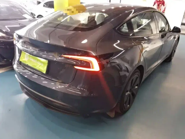 Tesla Model 3 — Фото автомобиля 6