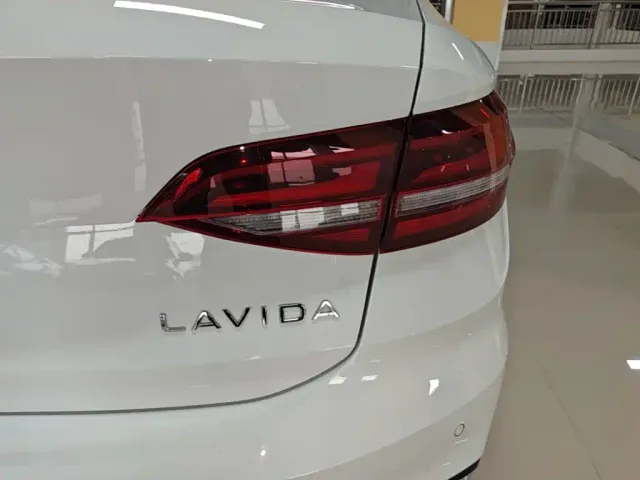 Volkswagen Lavida — Фото автомобиля 7