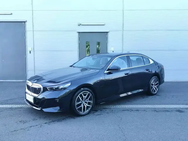 Фотография автомобиля — BMW i5