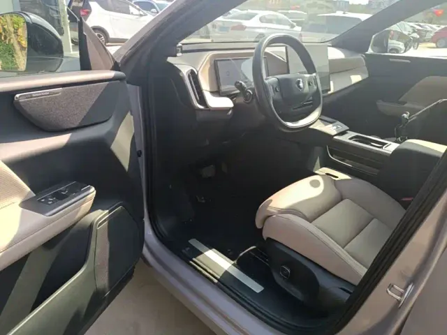 Volvo XC70 Plug-in Hybrid — Фото автомобиля 15