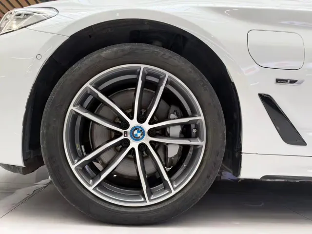 BMW 5 Series — Фото автомобиля 22