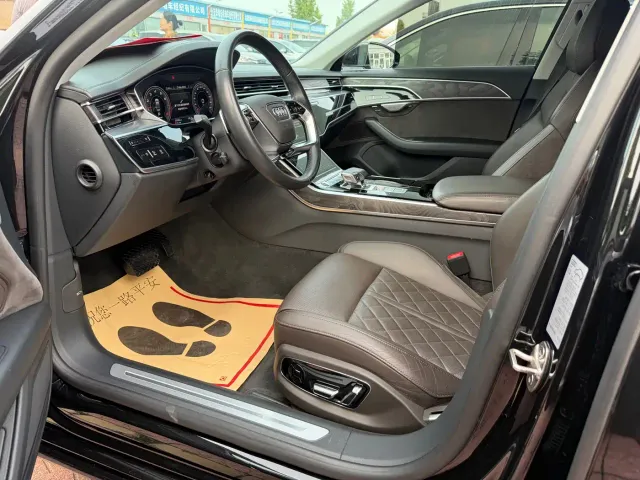 Audi A8 — Фото автомобиля 2