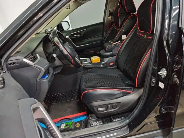 Toyota RAV4 — Фото автомобиля 14
