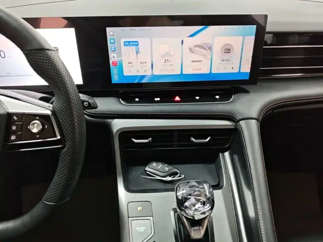 Roewe RX5 — Фото автомобиля 12