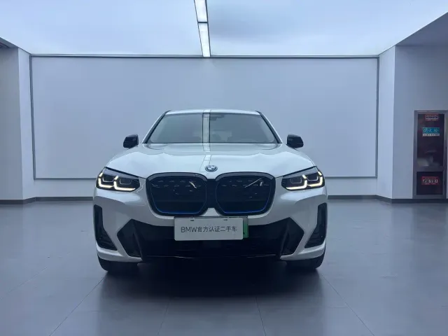 BMW iX3 — Фото автомобиля 3