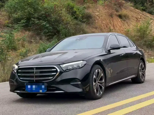 Фотография автомобиля — Mercedes-Benz E-Class