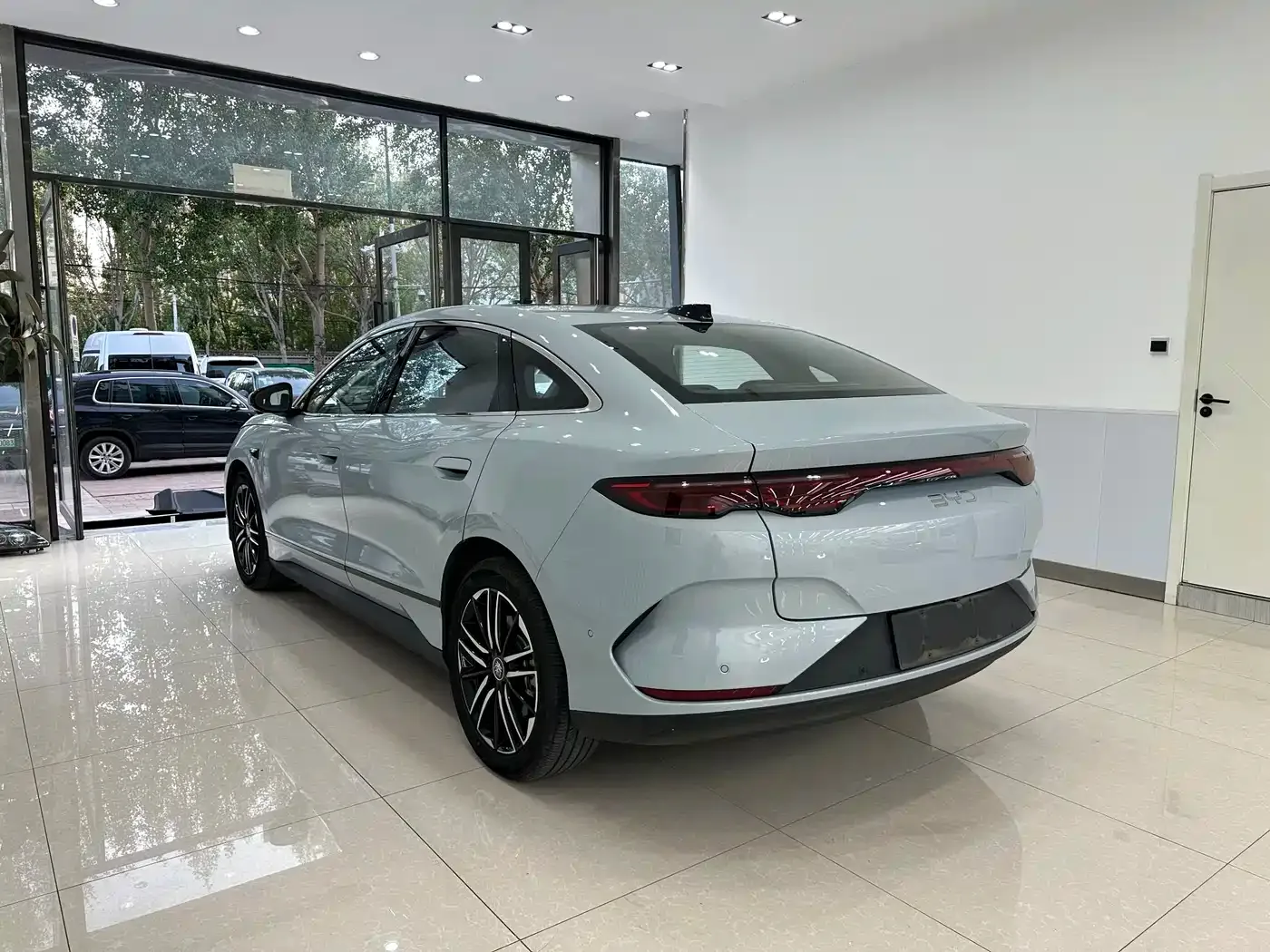 BYD Qin L 2025 Model EV 545KM Excellence Edition — Фото автомобиля 26