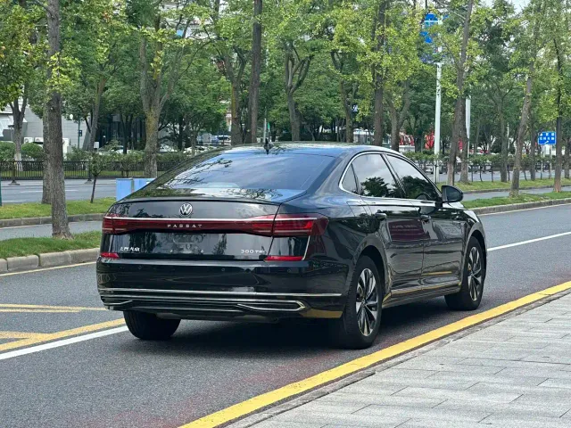 Volkswagen Passat — Фото автомобиля 5