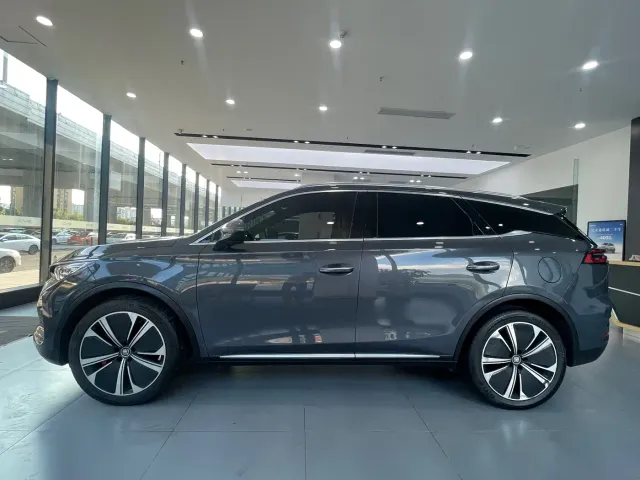 BYD Tang — Фото автомобиля 3
