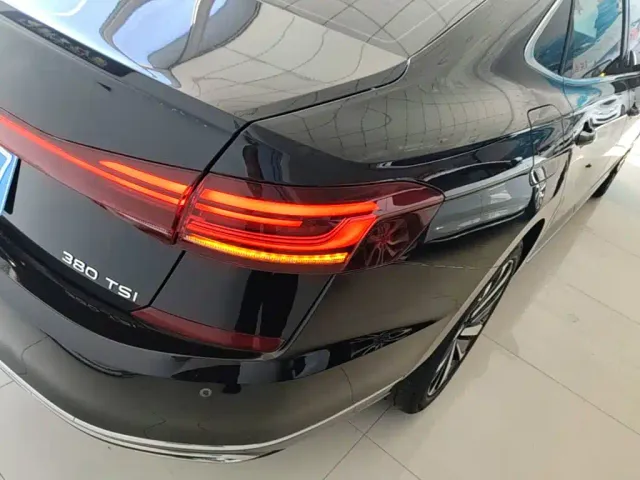 Volkswagen Passat — Фото автомобиля 7
