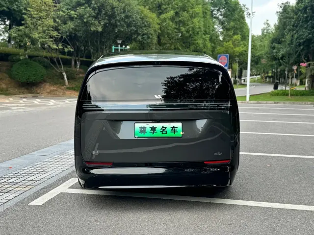 Li Auto MEGA — Фото автомобиля 6