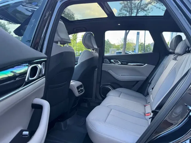 Geely Boyue L — Фото автомобиля 10