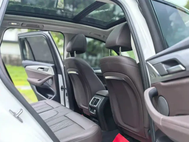 BMW iX3 — Фото автомобиля 11