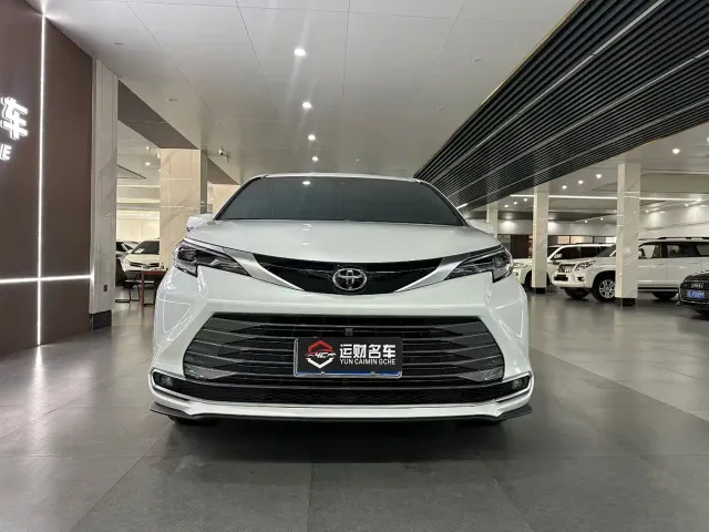 Toyota Sienna — Фото автомобиля 2