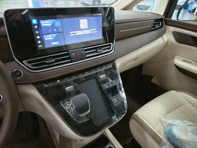 Bestune Besturn M9 — Фото автомобиля 16