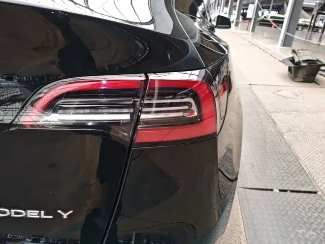 Tesla Model Y — Фото автомобиля 7