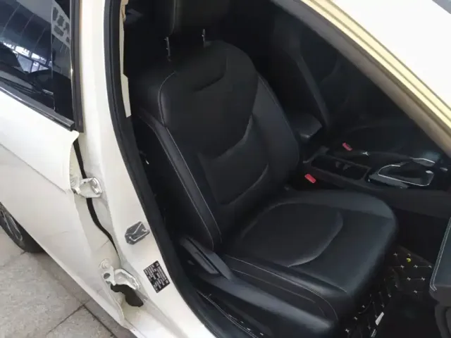 Ford Escort — Фото автомобиля 24
