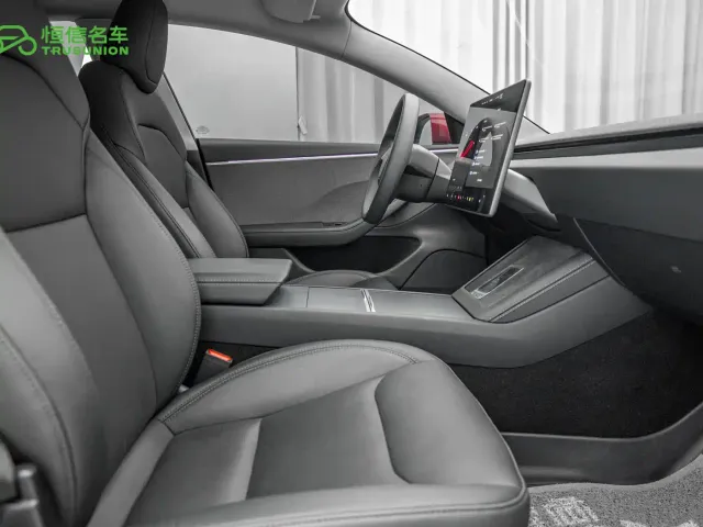Tesla Model 3 — Фото автомобиля 15