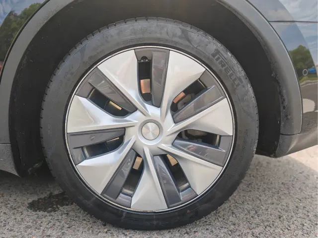 Tesla Model Y — Фото автомобиля 21