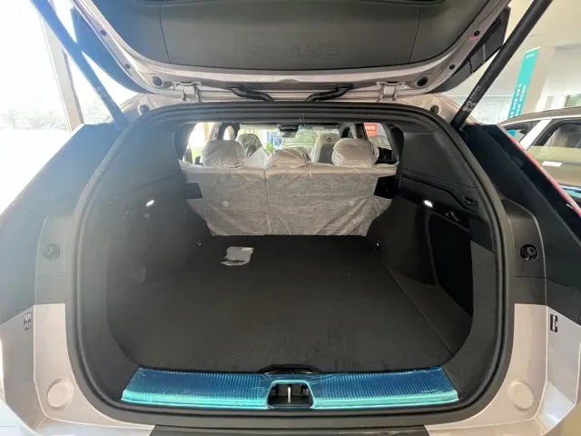 Volvo XC70 Plug-in Hybrid — Фото автомобиля 8