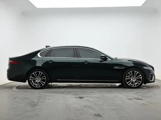 Jaguar XFL — Фото автомобиля 5