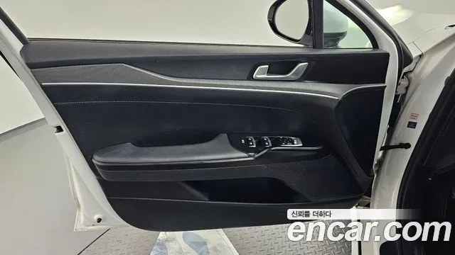 Kia K5 Новый K5 3 поколение 2.0 LPi(Для проката) — Фото автомобиля 23