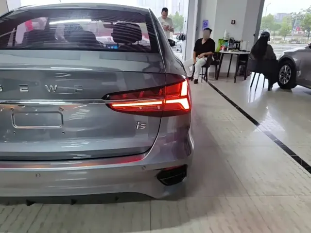 Roewe i5 — Фото автомобиля 7