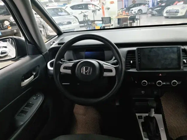 Honda Fit — Фото автомобиля 10