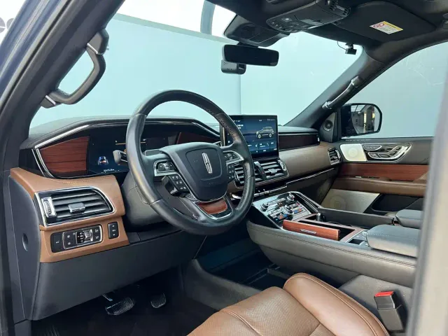 Lincoln Navigator — Фото автомобиля 7