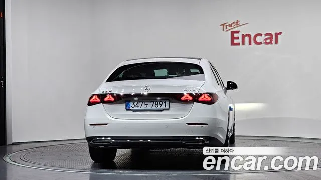 Mercedes-Benz E-Class E-класс W214 E300 4MATIC Exclusive — Фото автомобиля 4