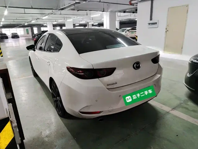 Mazda Axela — Фото автомобиля 4
